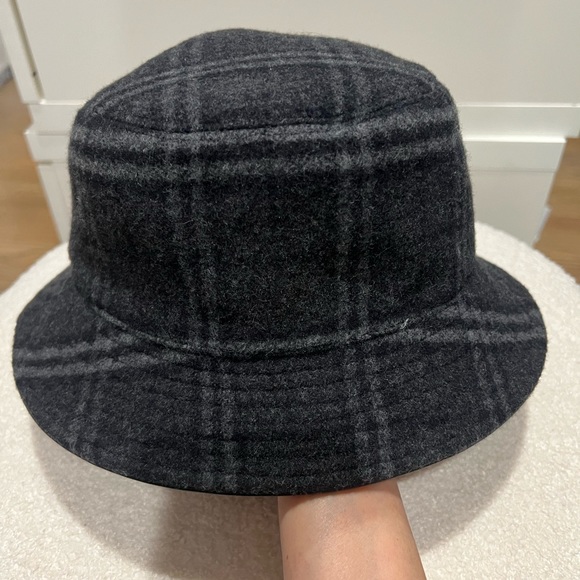 Burberry check bucket hat. Wool with leather trim size small - Picture 3 of 6